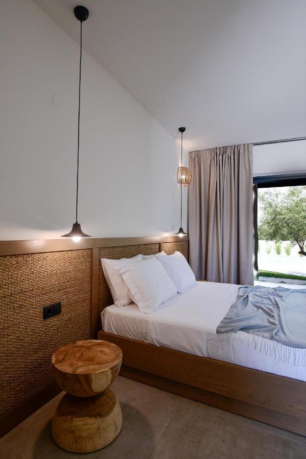 Готель Elies Aesthetic Living Nea Iraklitsa Екстер'єр фото